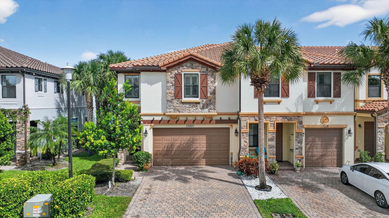 Active With Contract: $599,900 (4 beds, 3 baths, 2008 Square Feet)