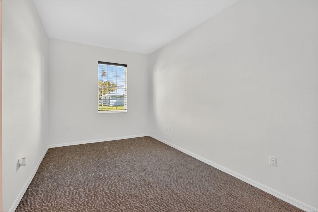 合同活跃: $2,800 (5 贝兹, 3 浴室, 2427 平方英尺)