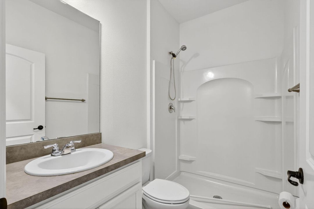 合同活跃: $2,800 (5 贝兹, 3 浴室, 2427 平方英尺)