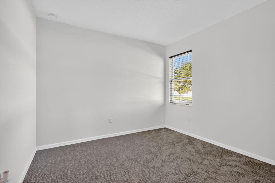 合同活跃: $2,800 (5 贝兹, 3 浴室, 2427 平方英尺)