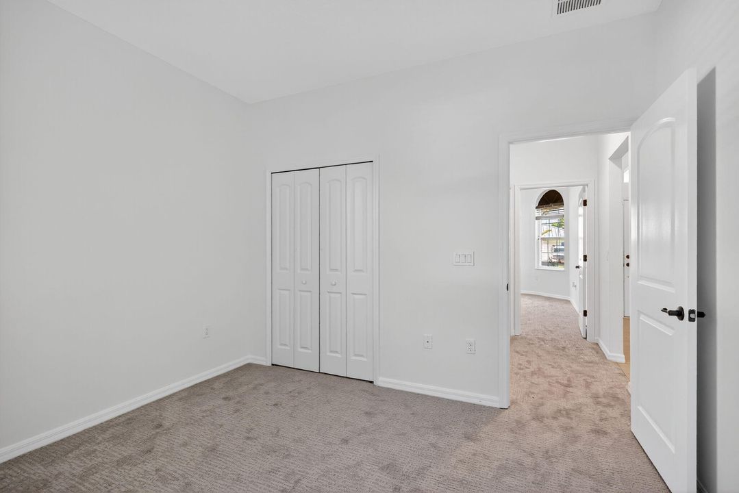 合同活跃: $2,800 (5 贝兹, 3 浴室, 2427 平方英尺)