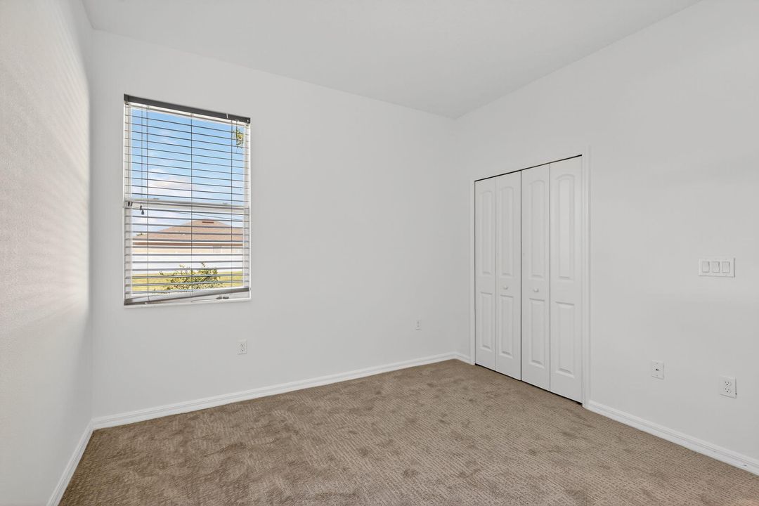 合同活跃: $2,800 (5 贝兹, 3 浴室, 2427 平方英尺)