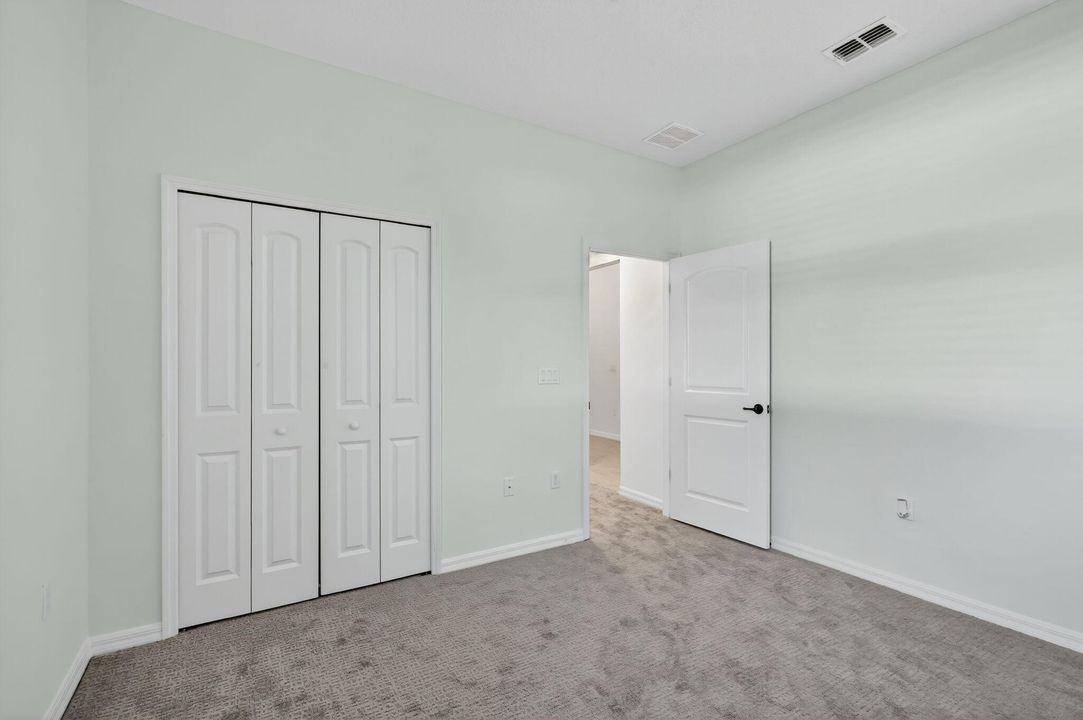 合同活跃: $2,800 (5 贝兹, 3 浴室, 2427 平方英尺)