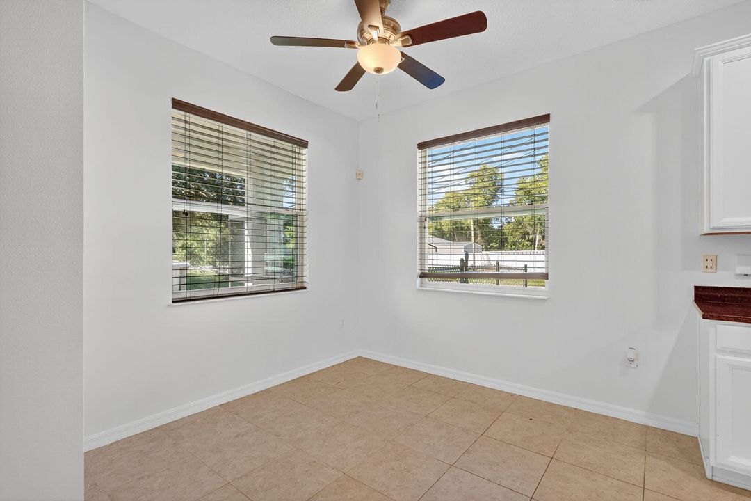 合同活跃: $2,800 (5 贝兹, 3 浴室, 2427 平方英尺)