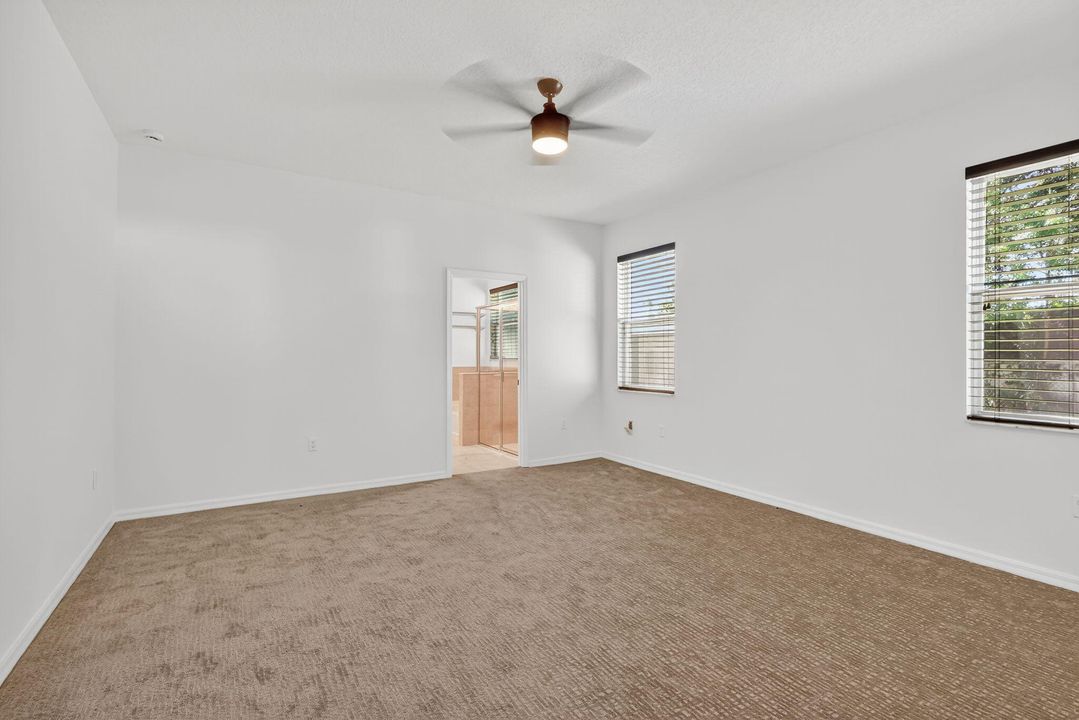 合同活跃: $2,800 (5 贝兹, 3 浴室, 2427 平方英尺)