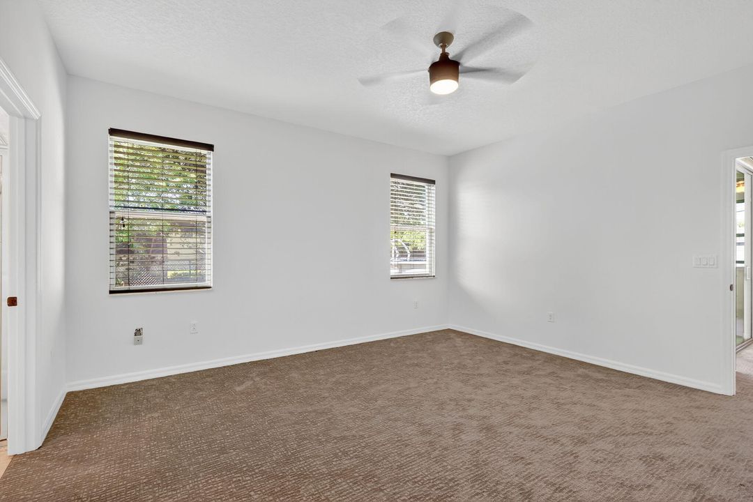 合同活跃: $2,800 (5 贝兹, 3 浴室, 2427 平方英尺)