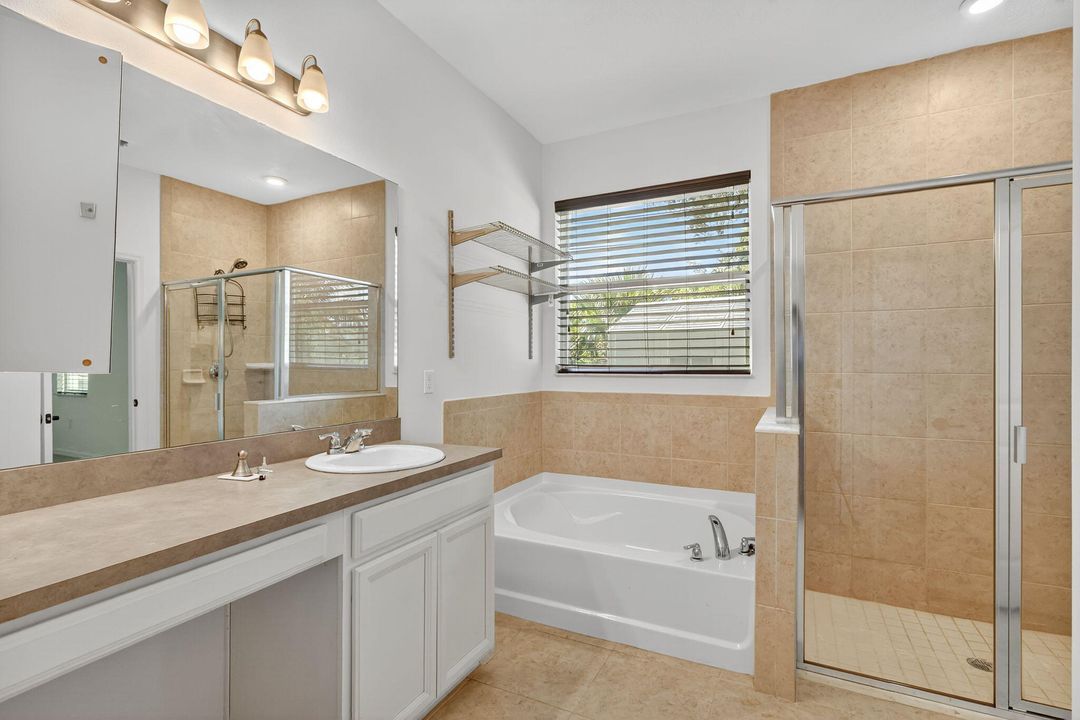 合同活跃: $2,800 (5 贝兹, 3 浴室, 2427 平方英尺)