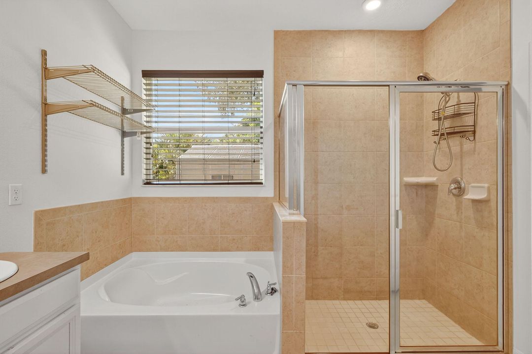 合同活跃: $2,800 (5 贝兹, 3 浴室, 2427 平方英尺)