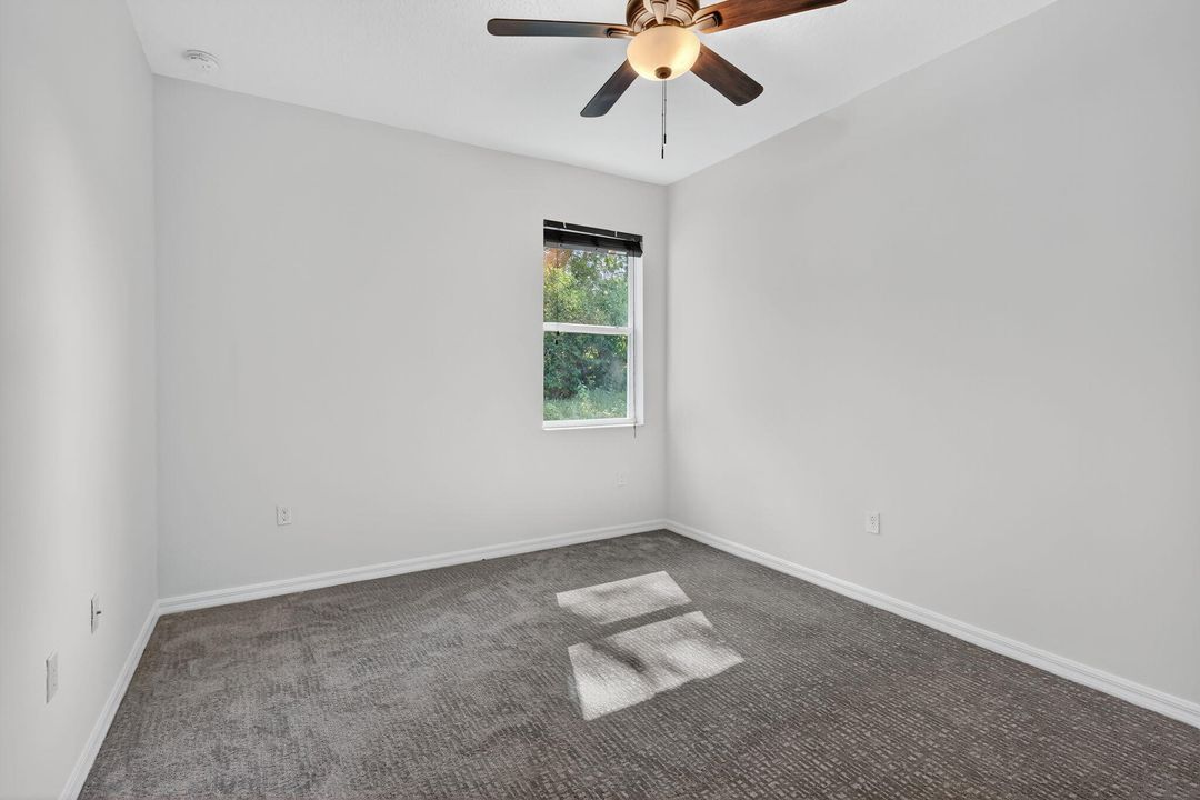 合同活跃: $2,800 (5 贝兹, 3 浴室, 2427 平方英尺)