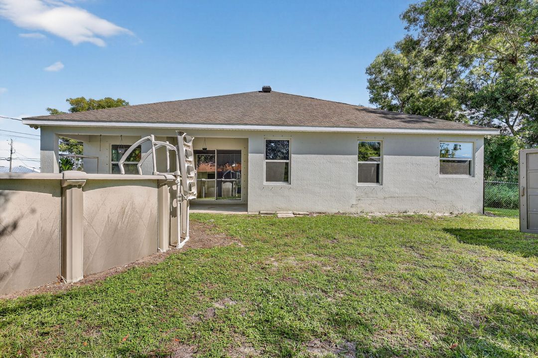 合同活跃: $2,800 (5 贝兹, 3 浴室, 2427 平方英尺)