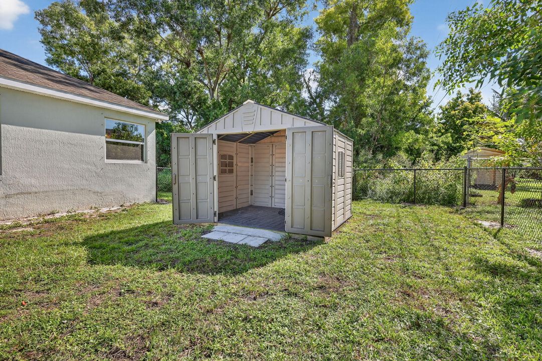 合同活跃: $2,800 (5 贝兹, 3 浴室, 2427 平方英尺)