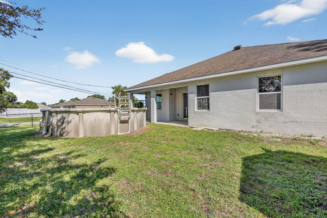 合同活跃: $2,800 (5 贝兹, 3 浴室, 2427 平方英尺)