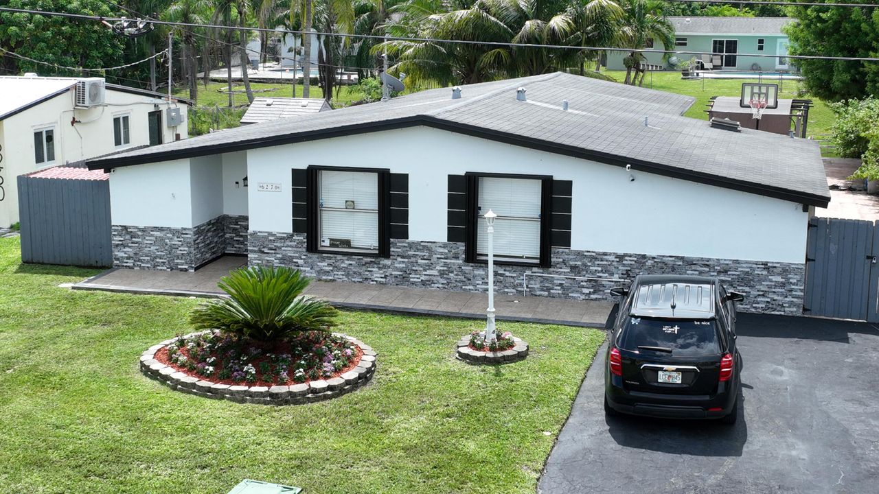 待售: $499,999 (3 贝兹, 2 浴室, 1104 平方英尺)