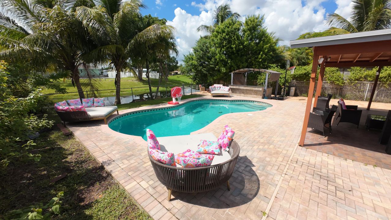 待售: $499,999 (3 贝兹, 2 浴室, 1104 平方英尺)