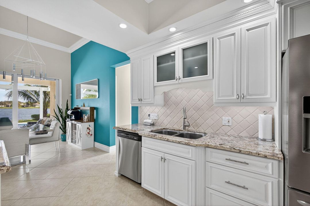 待售: $1,099,000 (4 贝兹, 3 浴室, 2493 平方英尺)