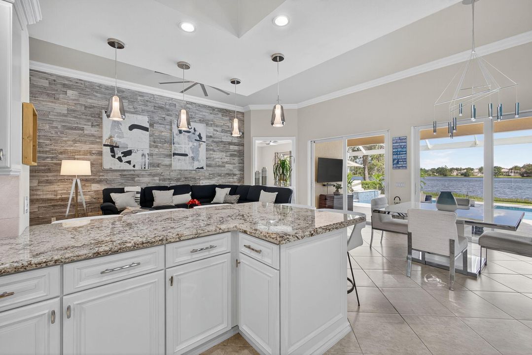 待售: $1,099,000 (4 贝兹, 3 浴室, 2493 平方英尺)