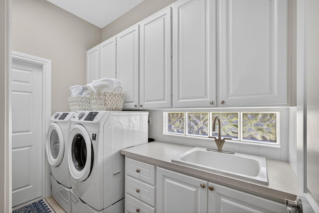 待售: $1,099,000 (4 贝兹, 3 浴室, 2493 平方英尺)