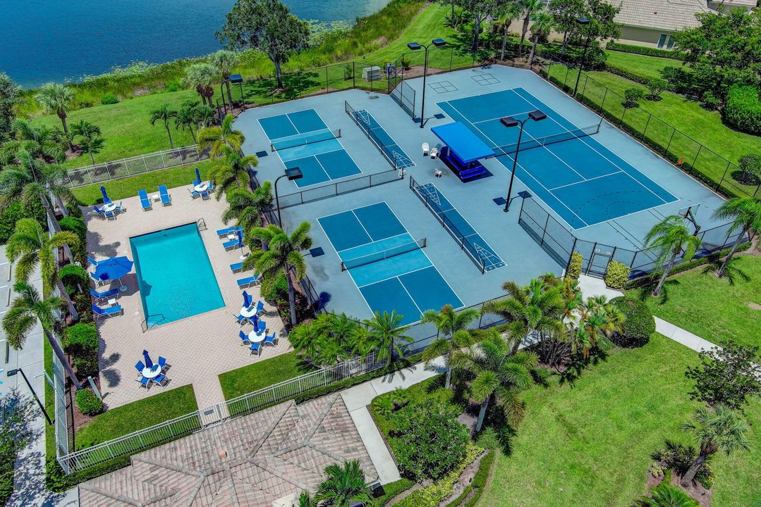 待售: $1,099,000 (4 贝兹, 3 浴室, 2493 平方英尺)