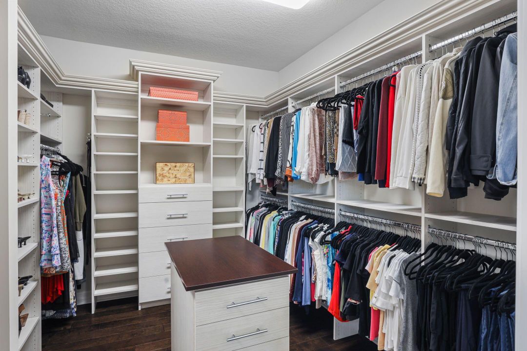 For Sale: $1,227,000 (3 beds, 3 baths, 2496 Square Feet)