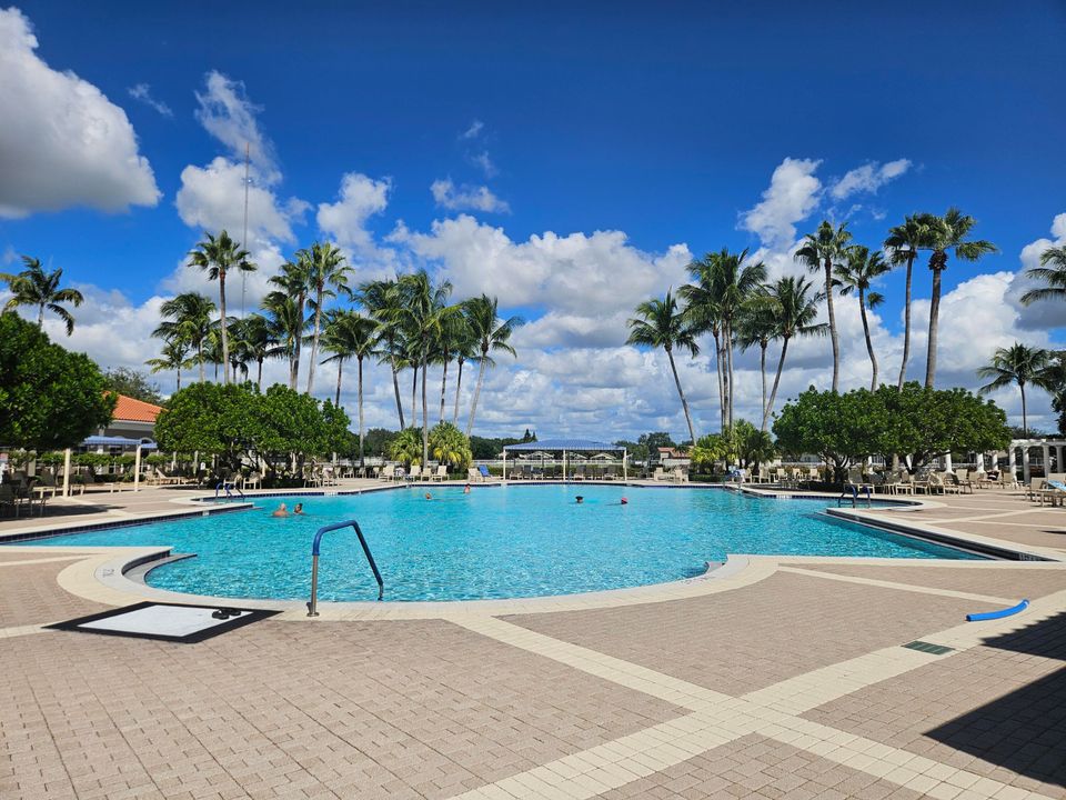 出租: $4,000 (3 贝兹, 2 浴室, 1792 平方英尺)