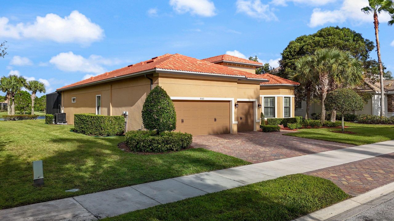 For Sale: $1,227,000 (3 beds, 3 baths, 2496 Square Feet)