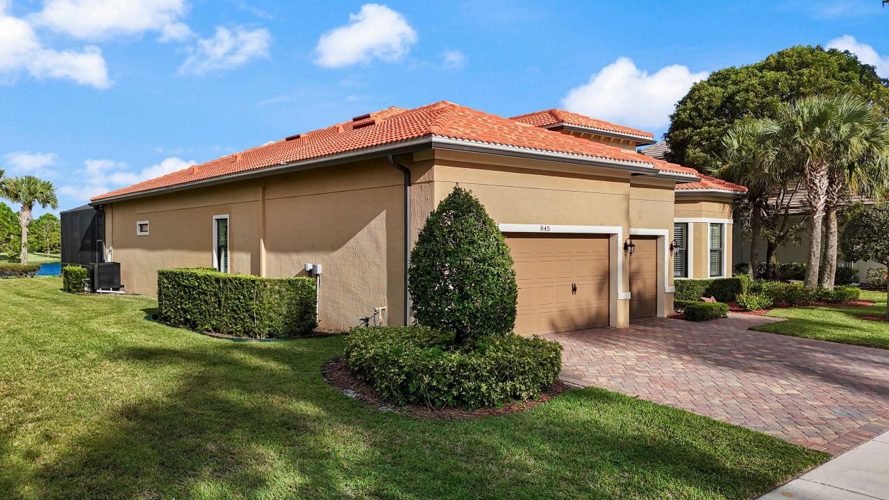 For Sale: $1,227,000 (3 beds, 3 baths, 2496 Square Feet)