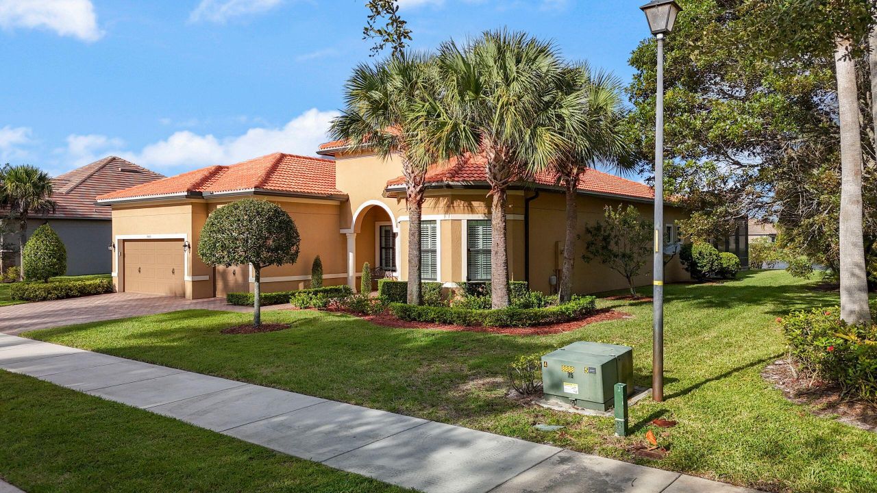 For Sale: $1,227,000 (3 beds, 3 baths, 2496 Square Feet)