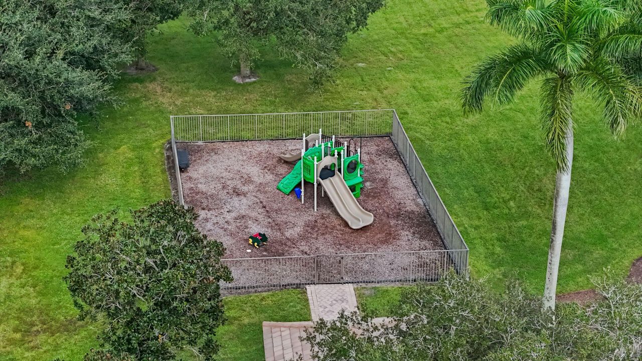 For Sale: $1,227,000 (3 beds, 3 baths, 2496 Square Feet)