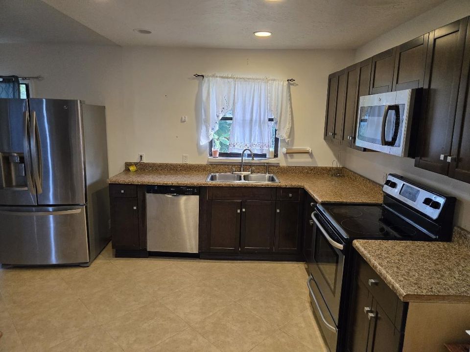 待售: $279,900 (2 贝兹, 2 浴室, 1185 平方英尺)