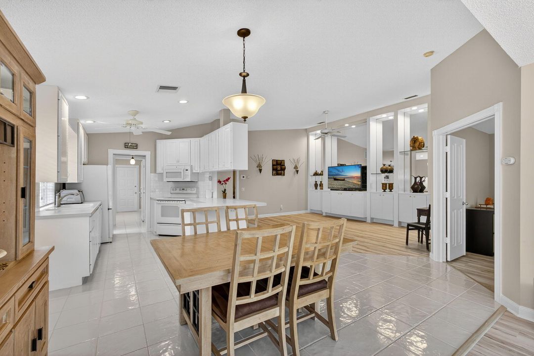 合同活跃: $510,000 (2 贝兹, 2 浴室, 1525 平方英尺)