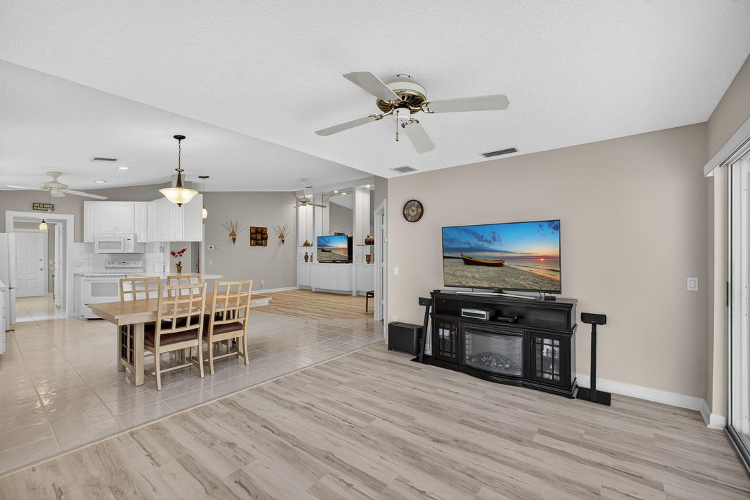 合同活跃: $510,000 (2 贝兹, 2 浴室, 1525 平方英尺)