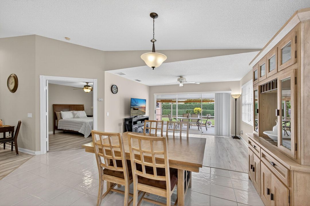 合同活跃: $510,000 (2 贝兹, 2 浴室, 1525 平方英尺)