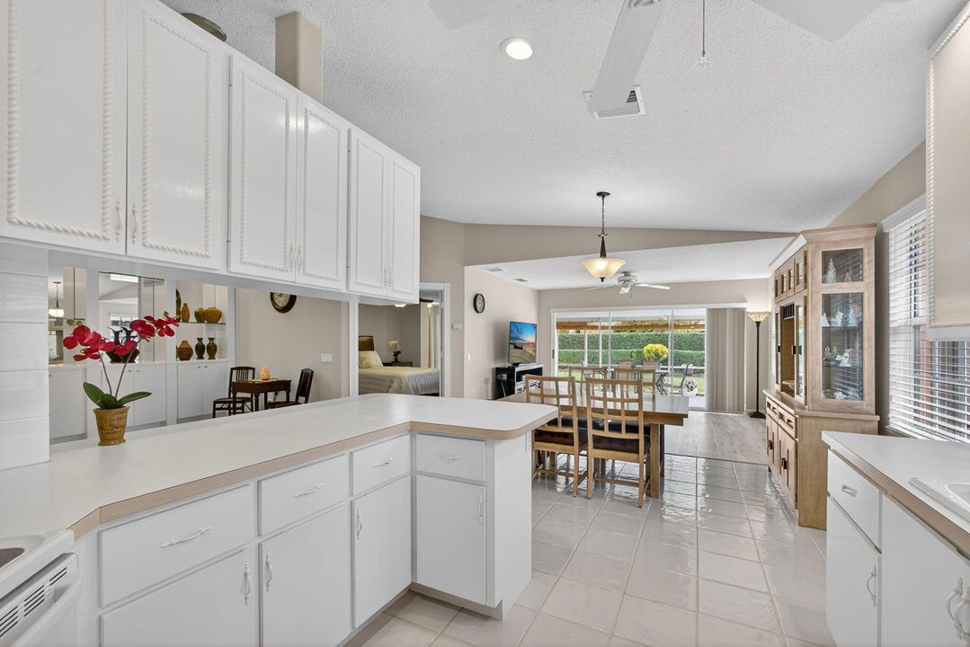 合同活跃: $510,000 (2 贝兹, 2 浴室, 1525 平方英尺)