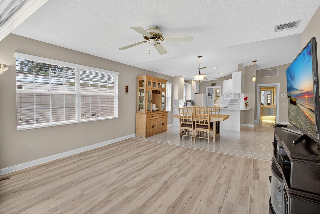 合同活跃: $510,000 (2 贝兹, 2 浴室, 1525 平方英尺)