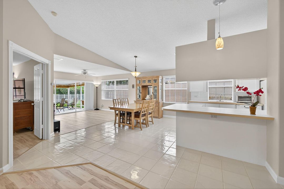 合同活跃: $510,000 (2 贝兹, 2 浴室, 1525 平方英尺)