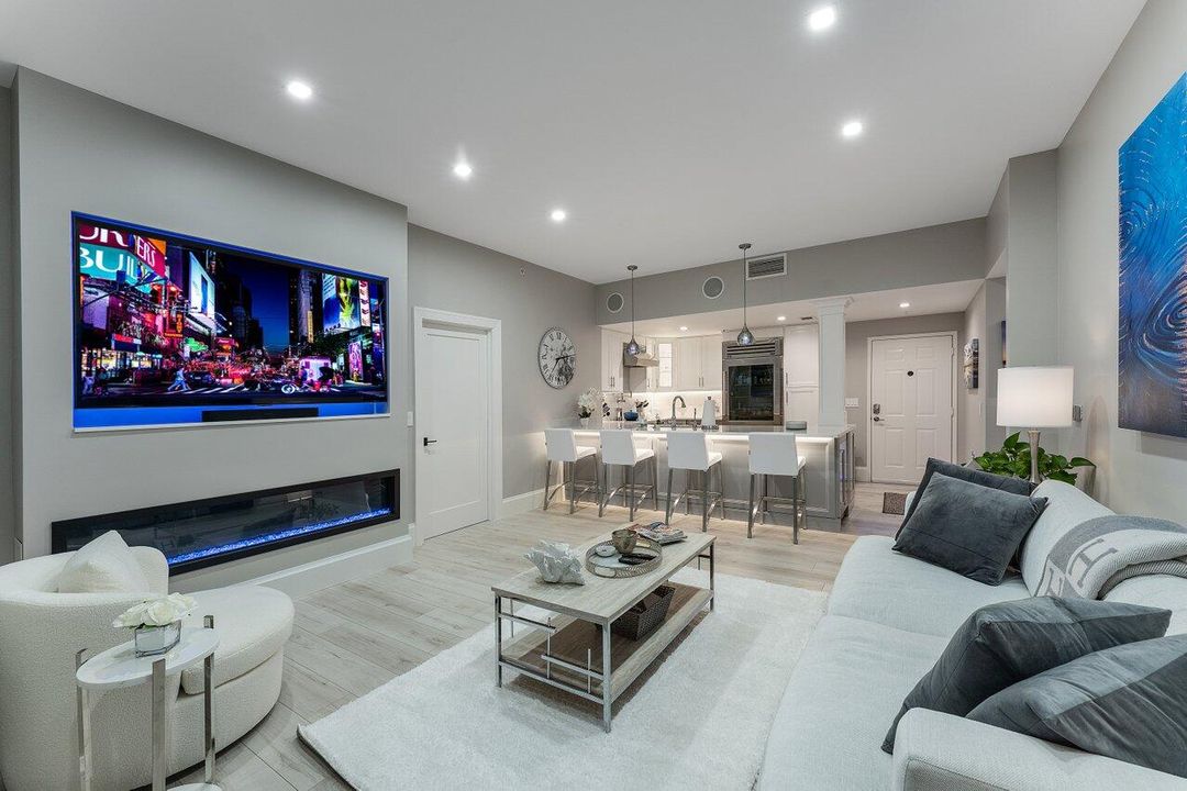 For Sale: $1,500,000 (2 beds, 2 baths, 998 Square Feet)