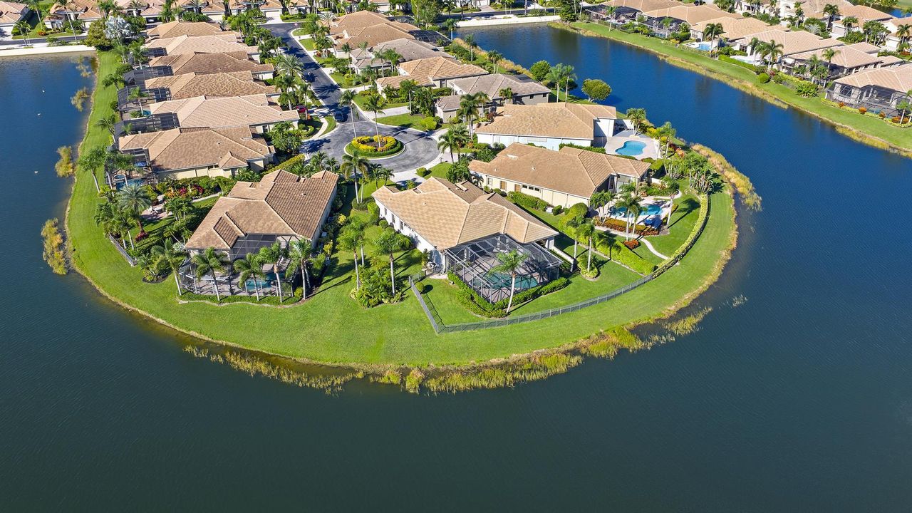 Под контрактом: $1,395,000 (3 спален, 3 ванн, 2853 Квадратных фут)