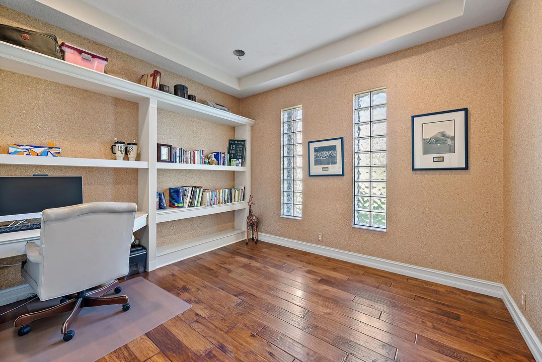 Под контрактом: $1,395,000 (3 спален, 3 ванн, 2853 Квадратных фут)