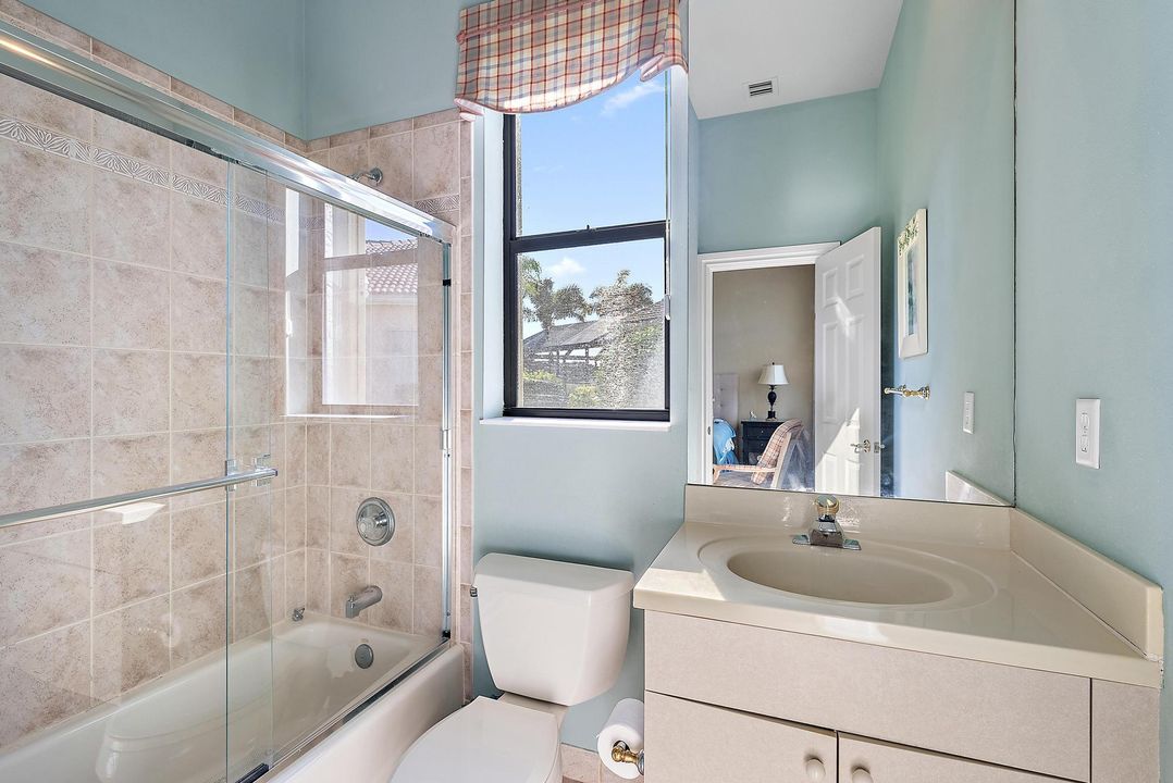 Под контрактом: $1,395,000 (3 спален, 3 ванн, 2853 Квадратных фут)