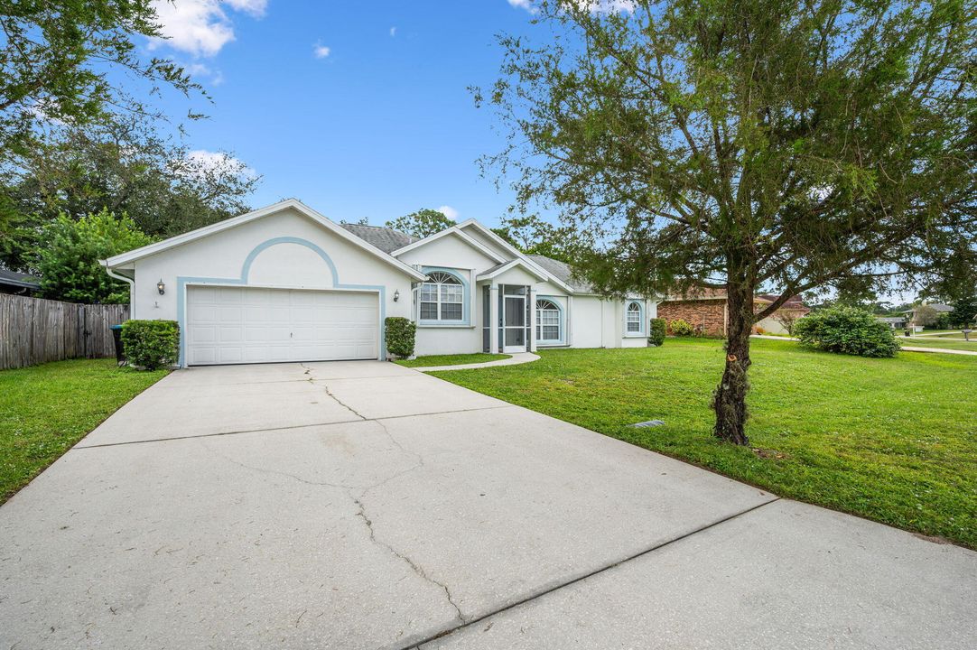 Activo con contrato: $374,900 (3 camas, 2 baños, 1637 Pies cuadrados)