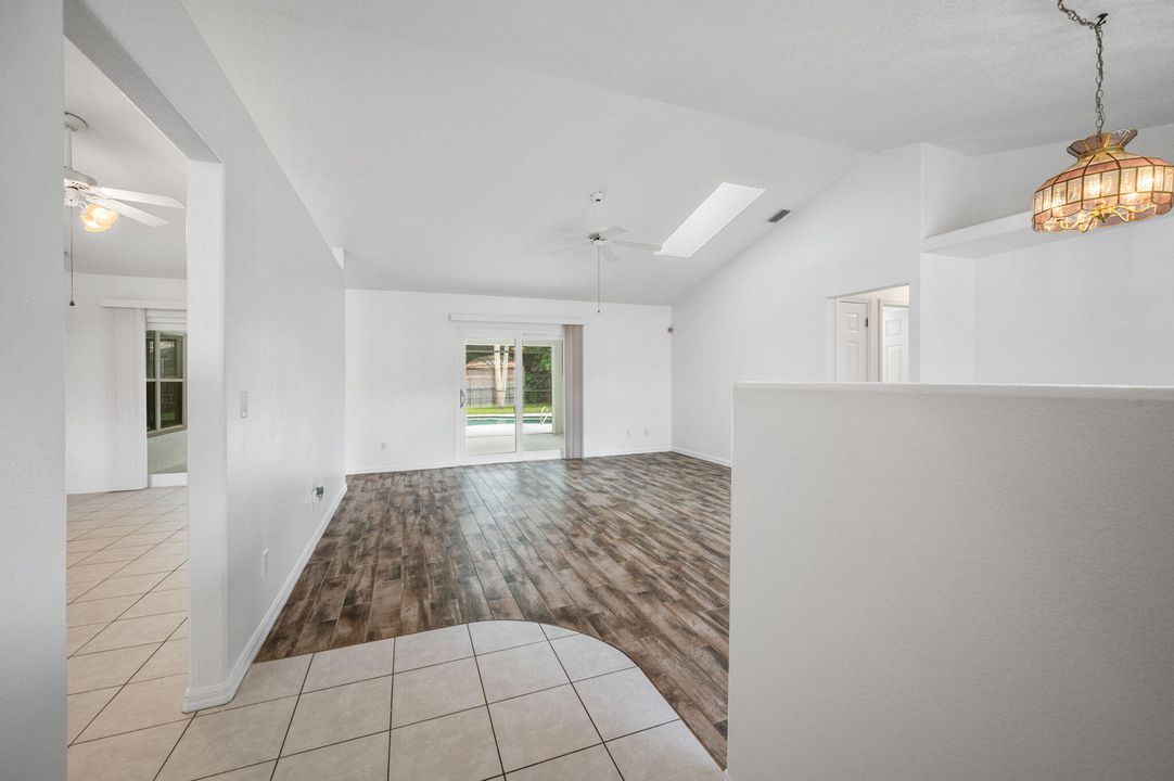 Activo con contrato: $374,900 (3 camas, 2 baños, 1637 Pies cuadrados)