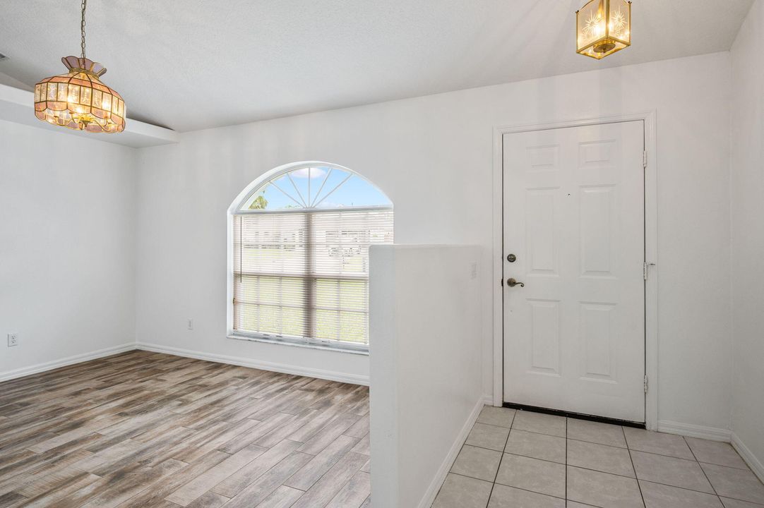 Activo con contrato: $374,900 (3 camas, 2 baños, 1637 Pies cuadrados)