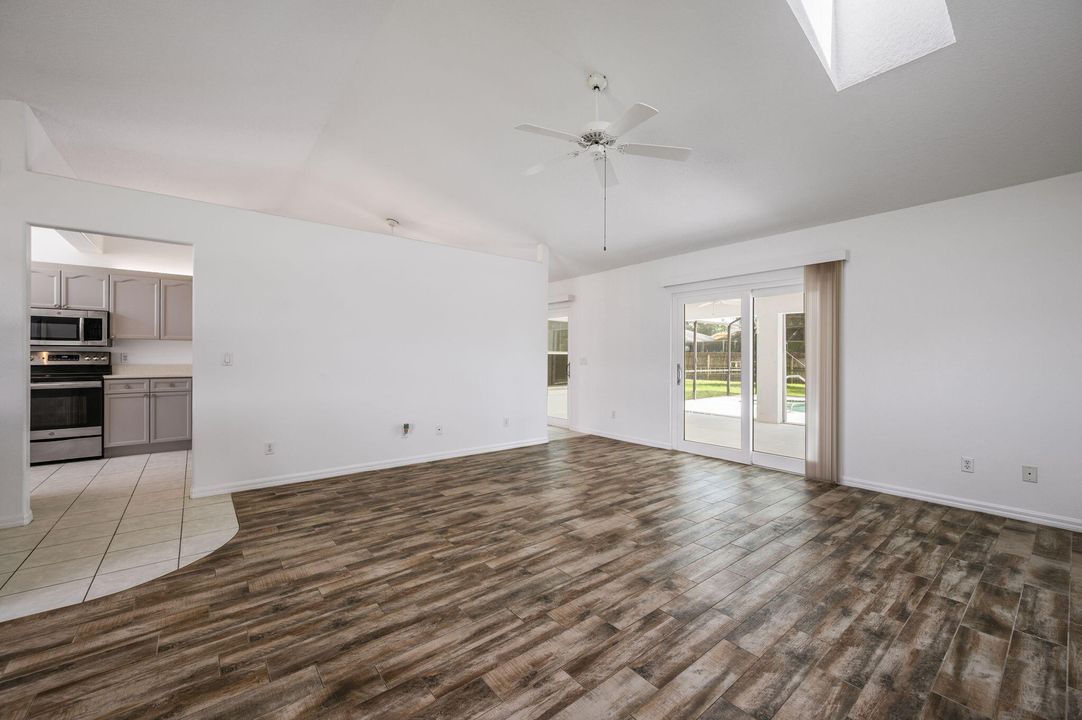 Activo con contrato: $374,900 (3 camas, 2 baños, 1637 Pies cuadrados)