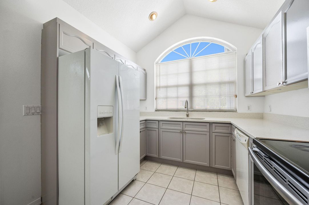 Activo con contrato: $374,900 (3 camas, 2 baños, 1637 Pies cuadrados)