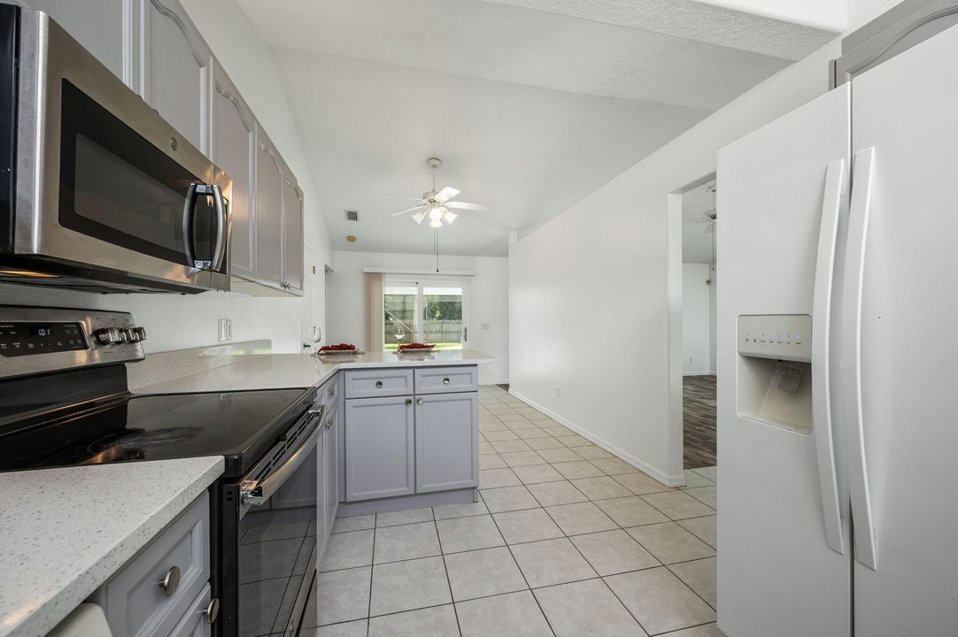 Activo con contrato: $374,900 (3 camas, 2 baños, 1637 Pies cuadrados)