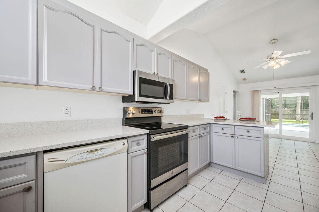 Activo con contrato: $374,900 (3 camas, 2 baños, 1637 Pies cuadrados)