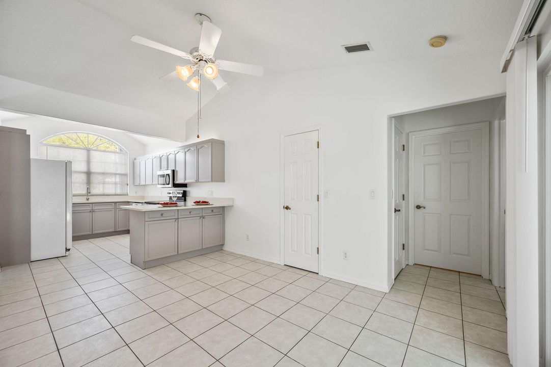 Activo con contrato: $374,900 (3 camas, 2 baños, 1637 Pies cuadrados)