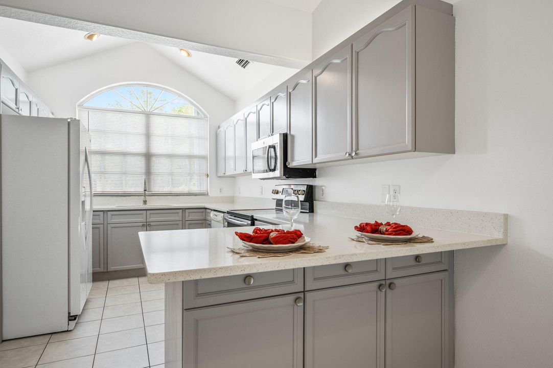 Activo con contrato: $374,900 (3 camas, 2 baños, 1637 Pies cuadrados)