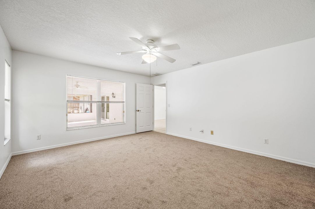 Activo con contrato: $374,900 (3 camas, 2 baños, 1637 Pies cuadrados)