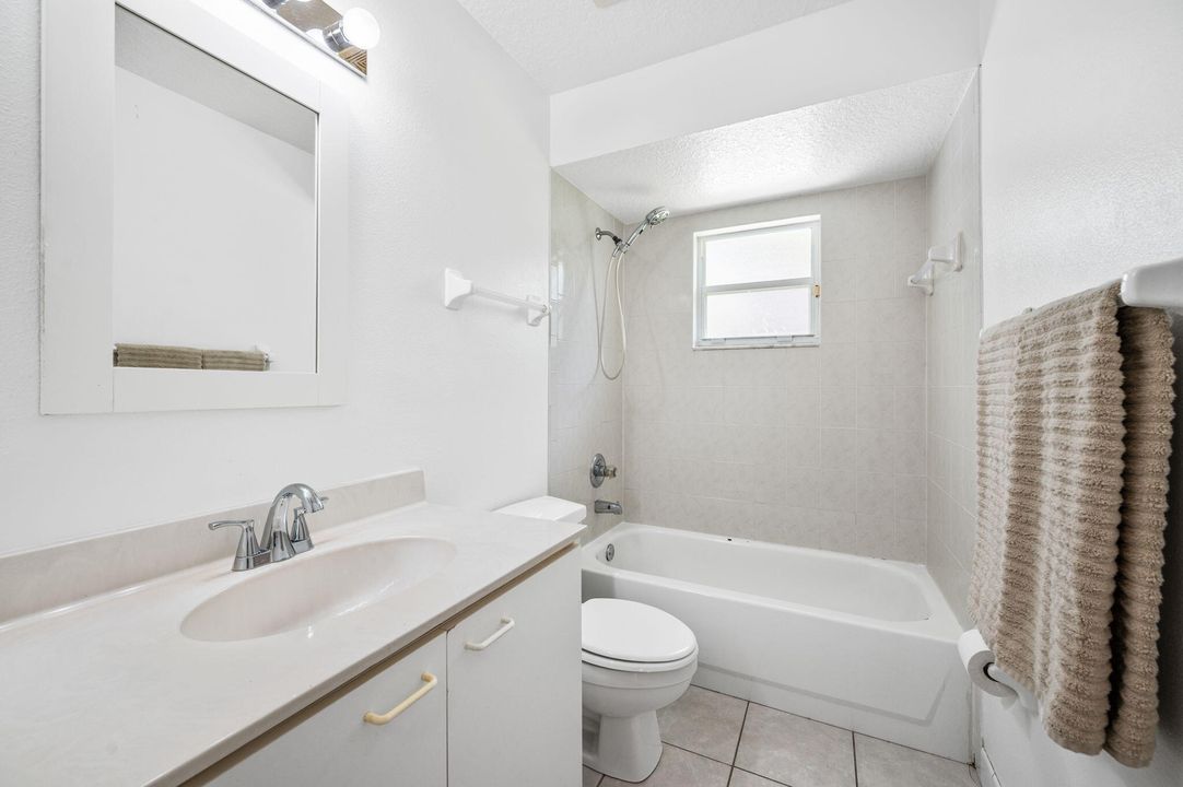 Activo con contrato: $374,900 (3 camas, 2 baños, 1637 Pies cuadrados)